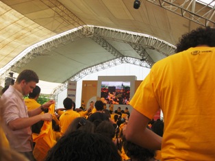 Putting on the UDEM shirts Putting on the UDEM shirts