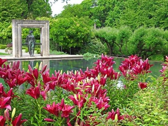 A Woman's Garden at the Dallas Arboretum & Gardens