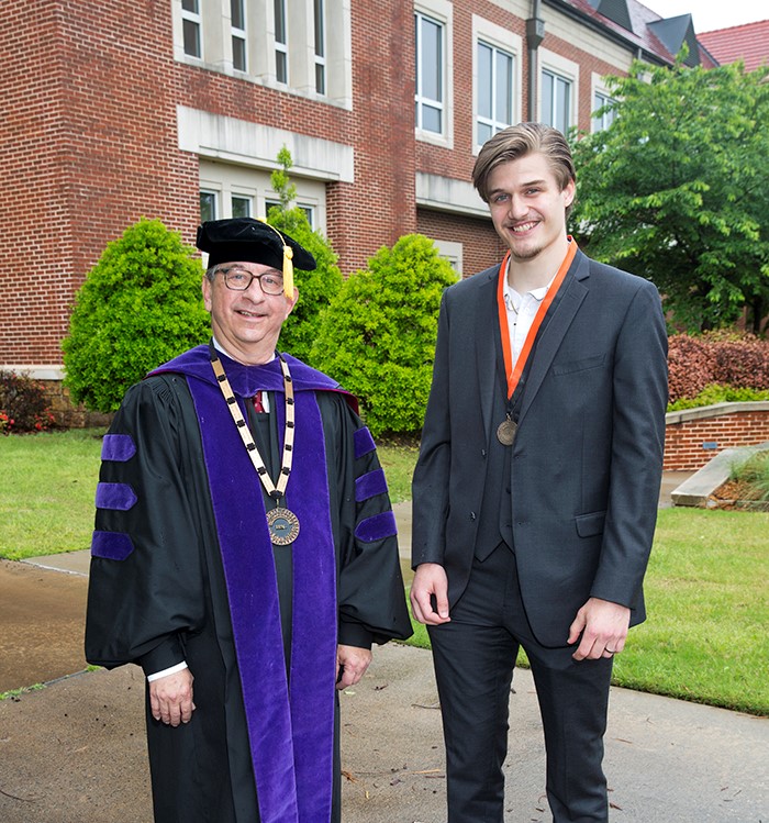 /uploadedimages/News/News_Releases_-_Embargoed/2021 04 29 HENDIRX PRESIDENTS MEDAL 2_webcrop.jpg